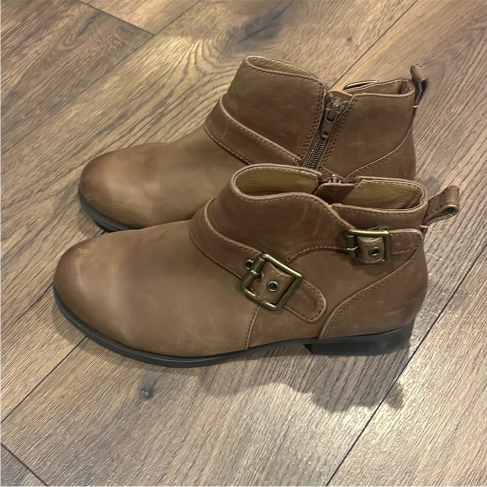 Vionic Logan boots size 7.5